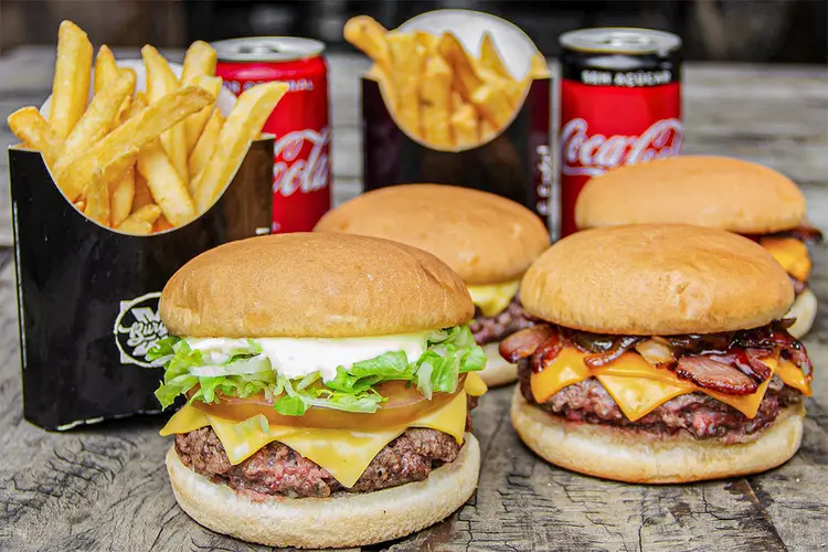 Combo da Burger X, marca voltada a delivery (BurgerX/Divulgação)