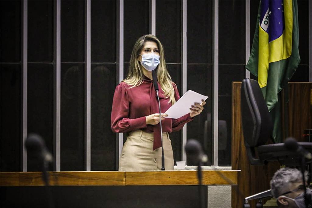 Câmara aprova texto-base da MP sobre relações trabalhistas na pandemia