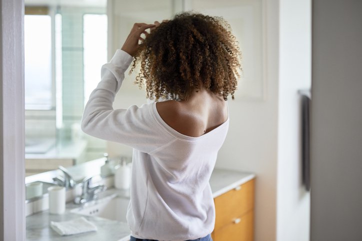 Embelleze: marca de produtos para cabelos crespos e cacheados não se posiciona antirrascimo (//Getty Images)