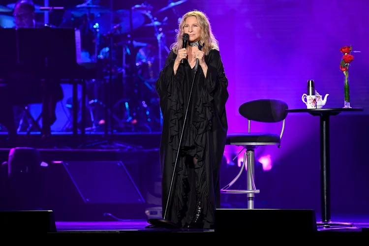 Barbra Streisand: gesto da cantora chegou ao conhecimento público quando a própria Gigi postou em seu Instagram (Kevin Mazur/Getty Images)