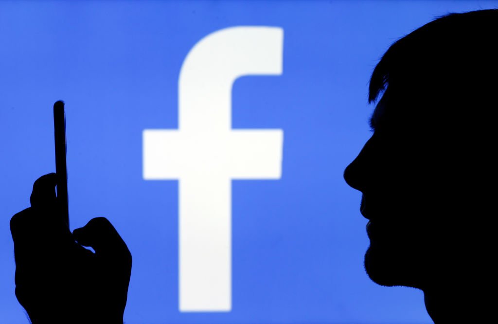 Facebook: além do alerta, a rede social vai adicionar o "botão de contexto" (Chesnot/Getty Images)