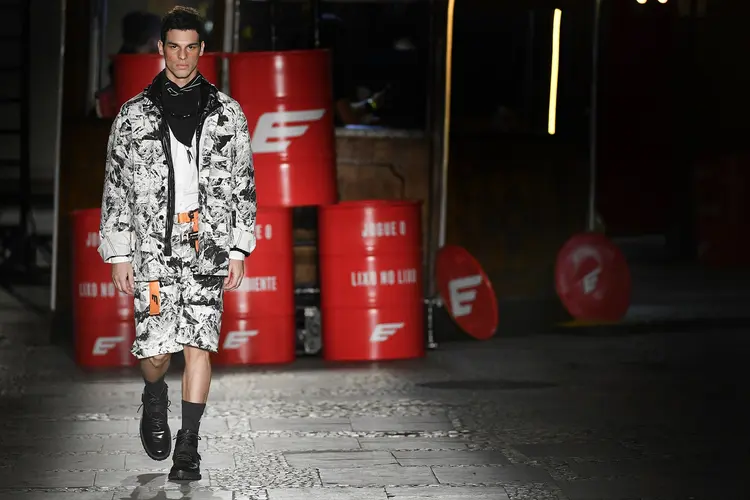 Desfile da Ellus: Vinci adquiriu a Ellus com o objetivo de criar um grupo de moda voltado para a alta renda (FOTOSITE/Gamma-Rapho/Getty Images)