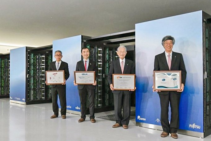 Japão volta a ocupar a liderança do ranking de supercomputadores com a máquina instalada no Instituto Riken (Kyodo News/Getty Images)