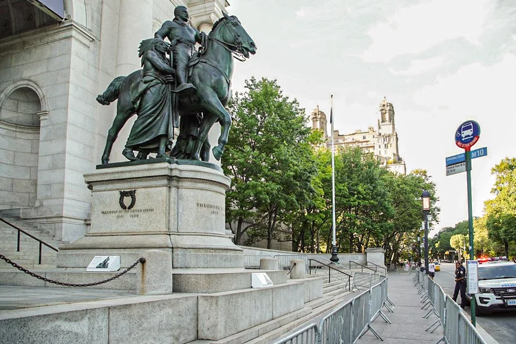 Estátua de Theodore Roosevelt: manifestantes que protestam contra o racismo nos Estados Unidos atacaram estátuas de várias figuras históricas (Rob Kim/Getty Images)