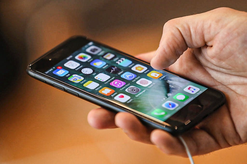 iPhone: WhatsApp deixou de funcionar em alguns modelos de celulares (Sean Gallup / Equipe/Getty Images)