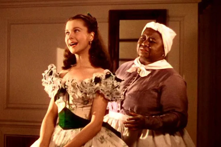 Vivian Leigh e Hattie McDaniel em cena do filme "E o Vento Levou": após controvérsias, HBO Max retirou temporariamente filme de seu catálogo (HBO Max/Divulgação)