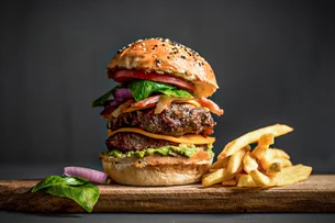 Dia do Hambúrguer: em 2024, brasileiros pediram quase 250 milhões de hambúrgueres no iFood