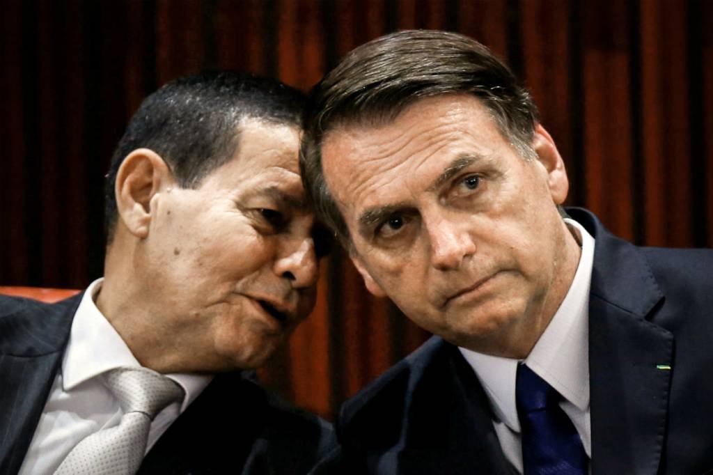 Mourão e Bolsonaro: o julgamento das ações começou em novembro do ano passado (Adriano Machado/Reuters)