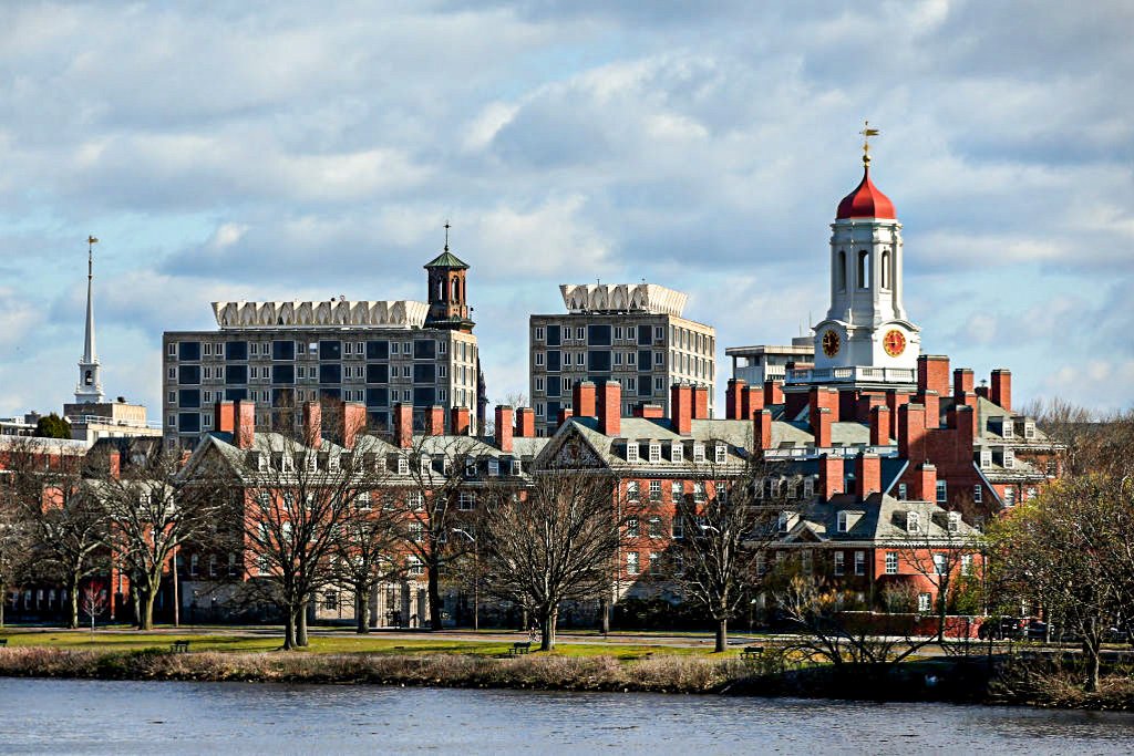 Fundação oferece bolsas de 100% para Harvard, MIT e Columbia