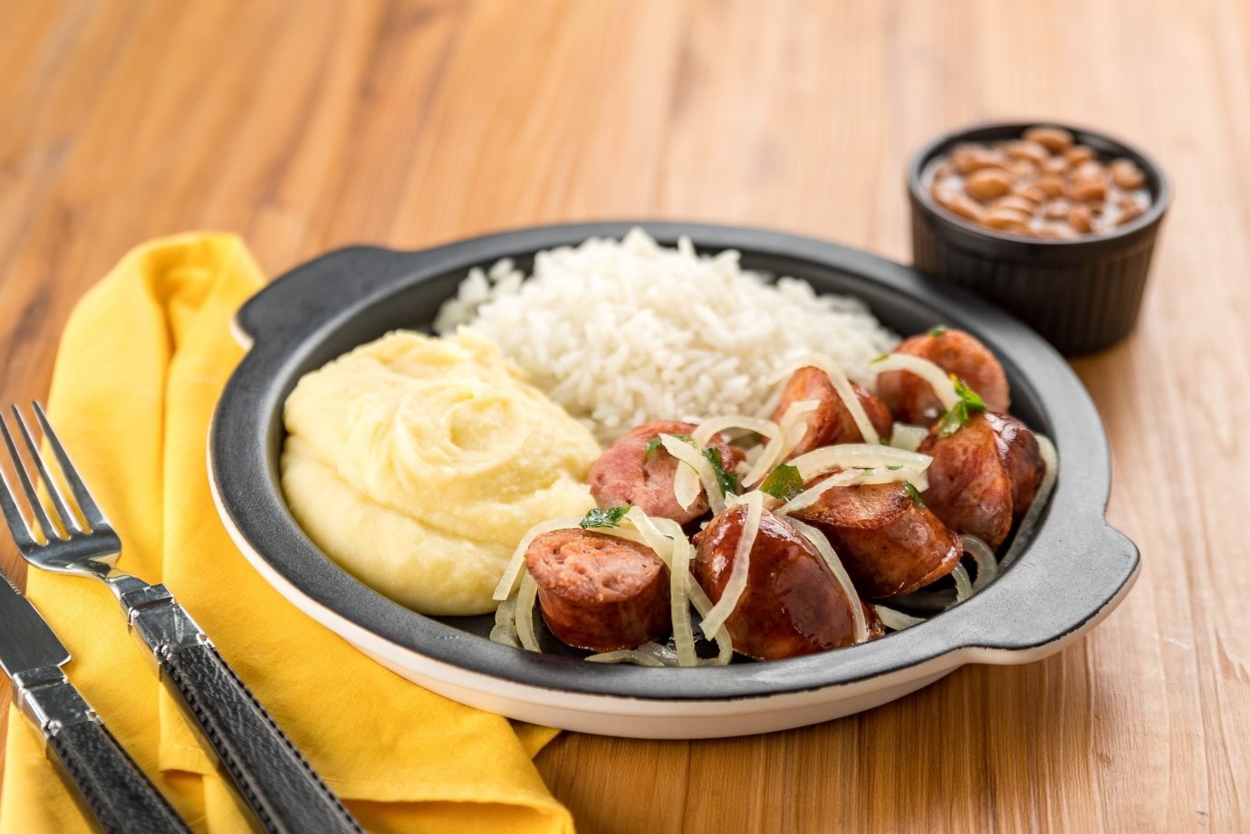 Fim do bufê por quilo? Viena vende comida congelada em mercados