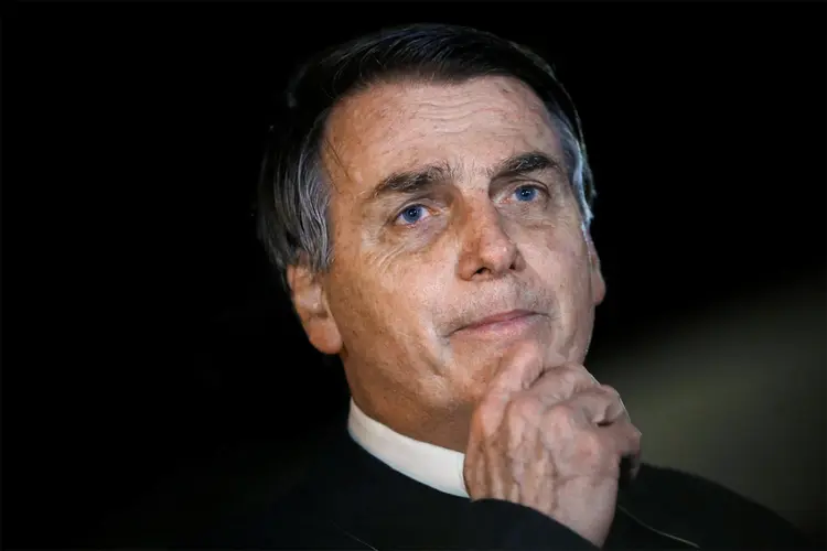 Bolsonaro: professor da UFRJ afirma que o presidente colocou militares no governo para intimidar o Congresso (Adriano Machado/Reuters Business)