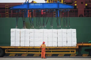 Imagem referente à matéria: Lucro da Klabin (KLBN11) supera consenso, mas ações caem com geração de caixa fraca