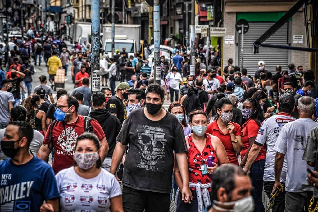 Veja fotos: comércio e lojas de rua reabrem em São Paulo na quarentena