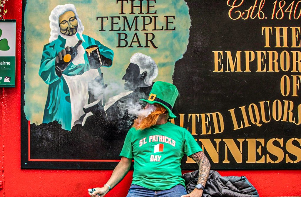 Pubs reabrem na Irlanda após 15 semanas de fechamento por pandemia