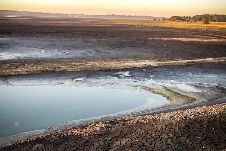 Água: A represa do Iraí é a mais afetada das quatro barragens que abastecem a região de Curitiba. (Robson Mafra/Agência Estado)