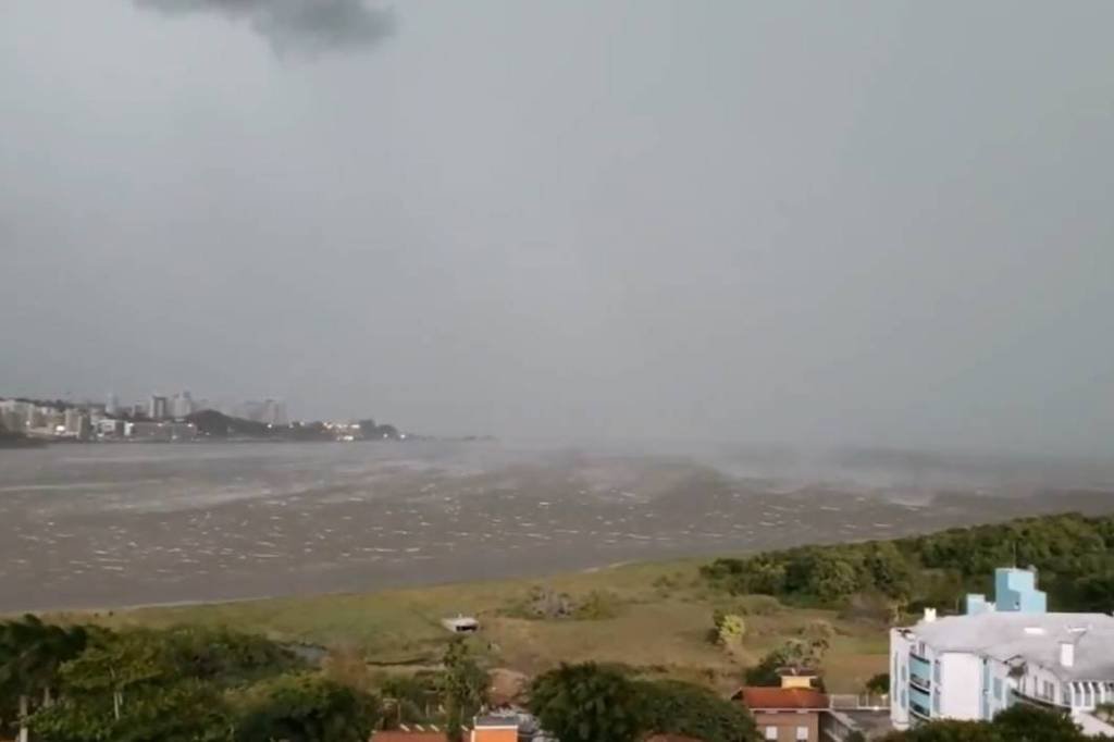 Ciclone em Santa Catarina: regiões Sul do Brasil registram o ciclone-bomba nesta terça-feira, 30 (Twitter/Reprodução)