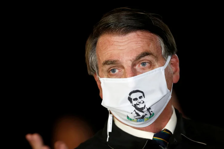 Bolsonaro: não é obrigatório o suo de máscara em locai fechados onde há reunião de pessoas (Adriano Machado/Reuters)