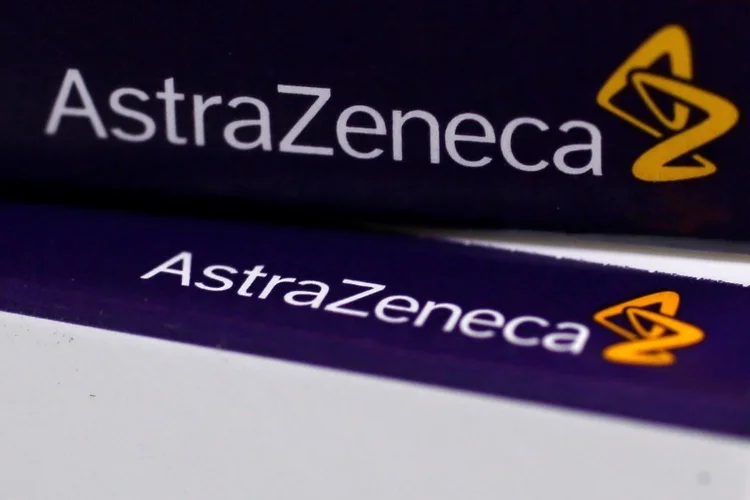 AstraZeneca: Na semana passada, o regulador de medicamentos da Inglaterra aprovou a terapia para prevenir infecções em adultos com baixa resposta imunológica mesmo após receberem as vacinas (Stefan Wermuth/Reuters)