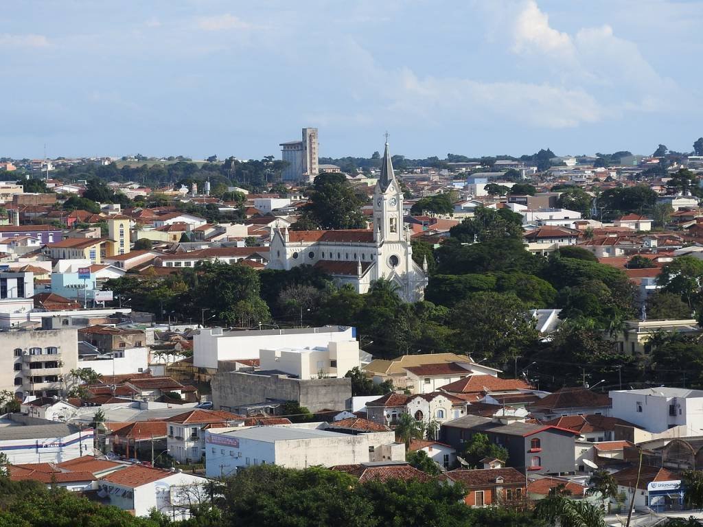 Cidades do interior de SP recuam em reabertura e mantêm quarentena