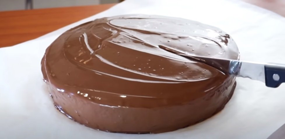 Bolo de chocolate sem forno - receita fácil e rápida