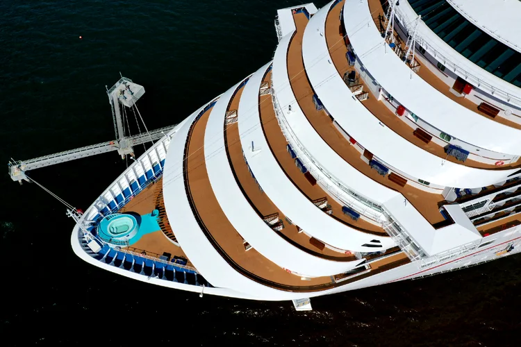 Navio de cruzeiro atracado em Long Beach, Califórnia, EUA (Lucy Nicholson/Reuters)