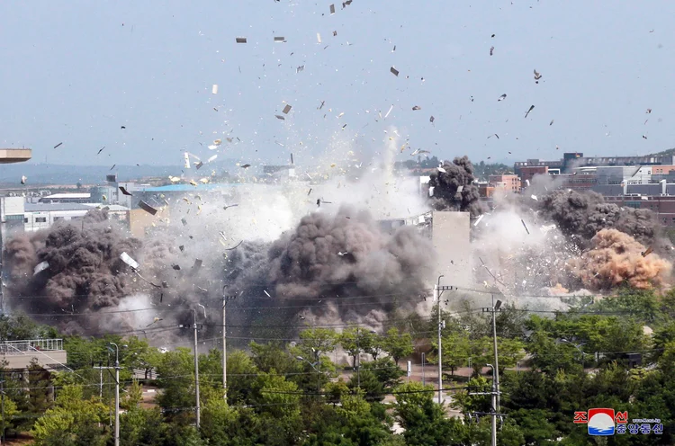 Coreia do Norte: explosão do prédio que abrigava o escritório conjunto na cidade de Kaesong (KCNA/Reuters)