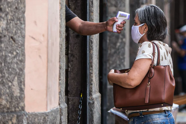 Trabalhadores de risco: são brasileiros mais vulneráveis ao coronavírus, mas que dependem do trabalho para sobreviver (Bruna Prado/Getty Images)