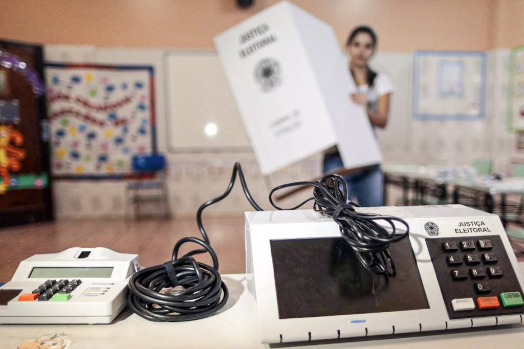 Câmara aprova PEC que adia eleições municipais para novembro