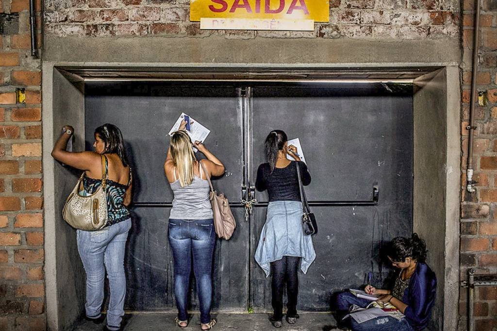 Candidatas preenchem inscrições em uma feira de emprego no Rio de Janeiro (foto de arquivo, tirada antes da pandemia) (Dado Galdieri/Getty Images)