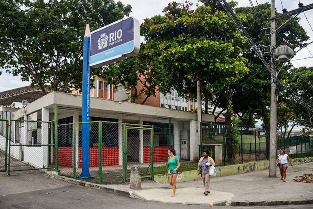 Escolas do Rio terão aulas híbridas e sistema de rodízio entre alunos