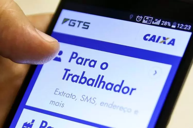 Para realizar o saque, é preciso fazer o login no app Caixa Tem (Marcelo Camargo/Agência Brasil)