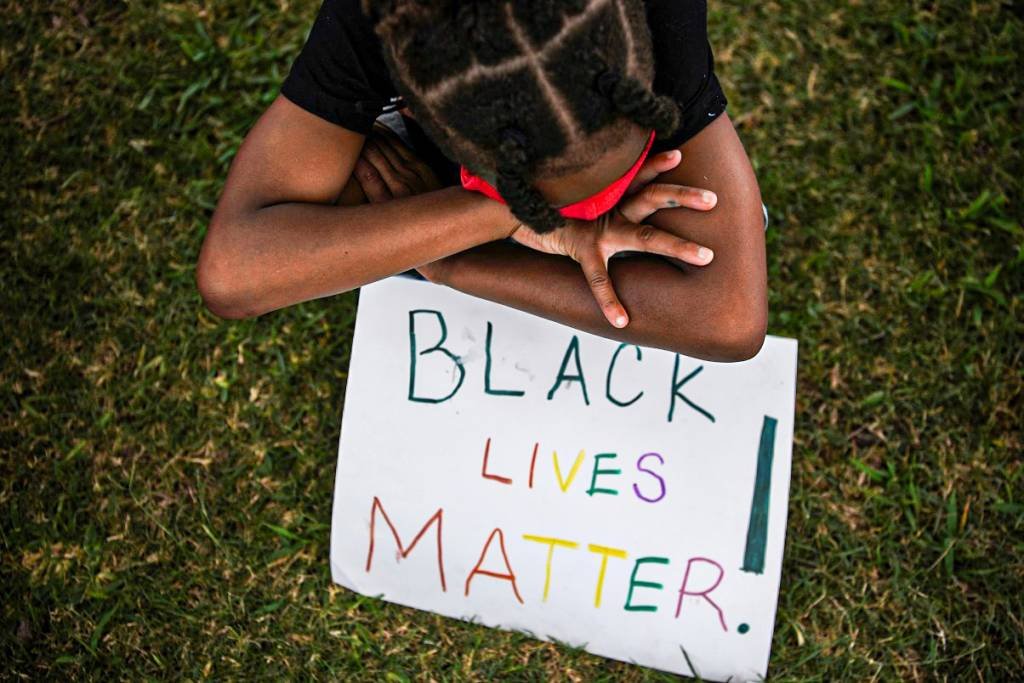 "Vidas negras importam" (Callaghan O'Hare/Reuters Business)