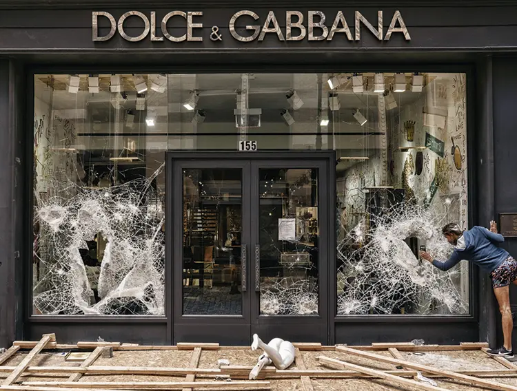 Loja da Dolce &amp; Gabbana em Nova York: depredação nos protestos antirracistas (Scott Heins)