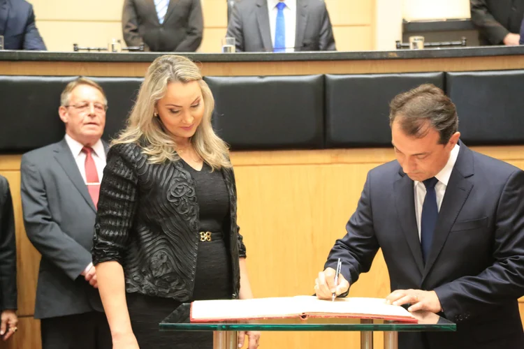 Vice-governadora Daniela Reinehr e o governador de Santa Catarina, Carlos Moises: processo de impeachment inclui também a vice (Julio Cavalheiro/SECOM/Divulgação)