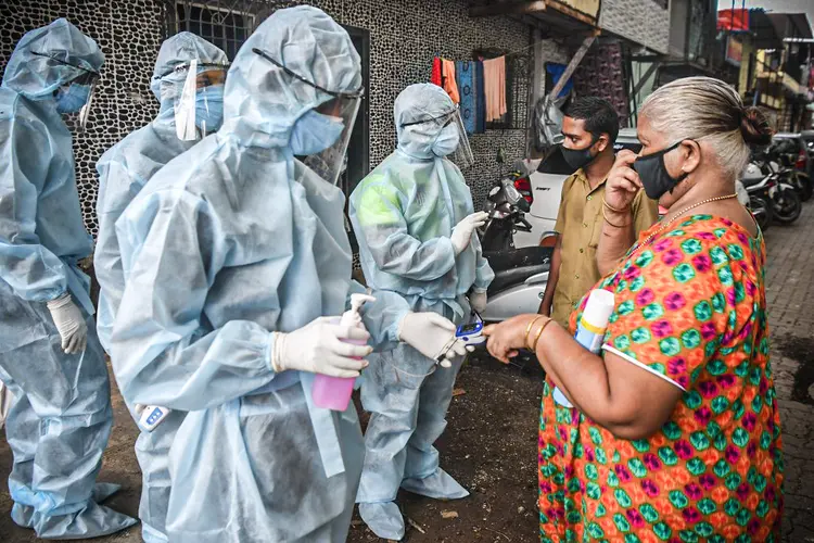 Coronavírus: a curva da epidemia continua em alta na Índia (Indranil Mukherjee/AFP)