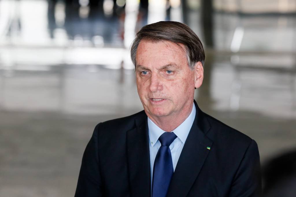 "Salles e Pazuello ficam. São dois excepcionais ministros", diz Bolsonaro