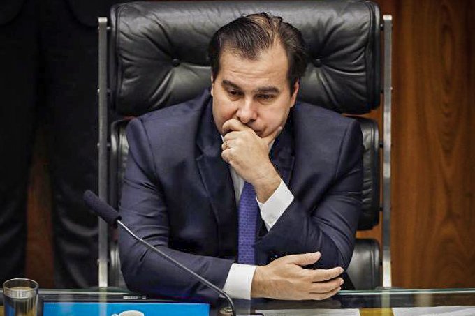 Estender auxílio de R$600 por um ou dois meses não quebrará país, diz Maia