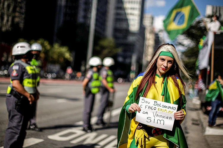 Apoiadores do presidente estiverem em ato na Avenida Paulista, em São Paulo (Ueslei Marcelino/Reuters)