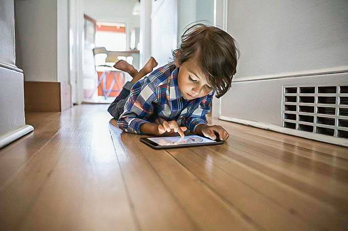 Exposição a mídias de tela pode reduzir capacidade motora de crianças