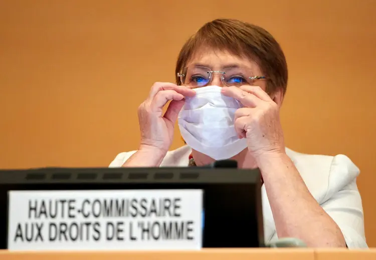Michelle Bachelet: Para ela, no mundo inteiro a covid-19 tem sido instrumentalizada para "limitar o direito de expressão das pessoas" (Denis Balibouse/Reuters)