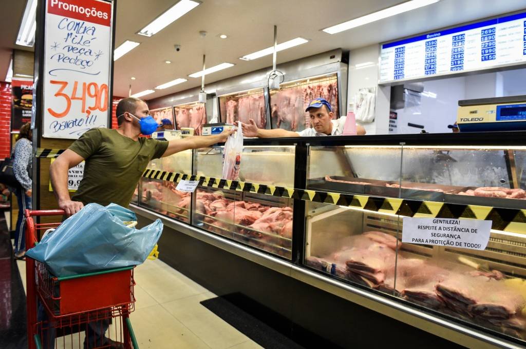 79% dos paulistas dizem ter aumentado despesas em supermercados