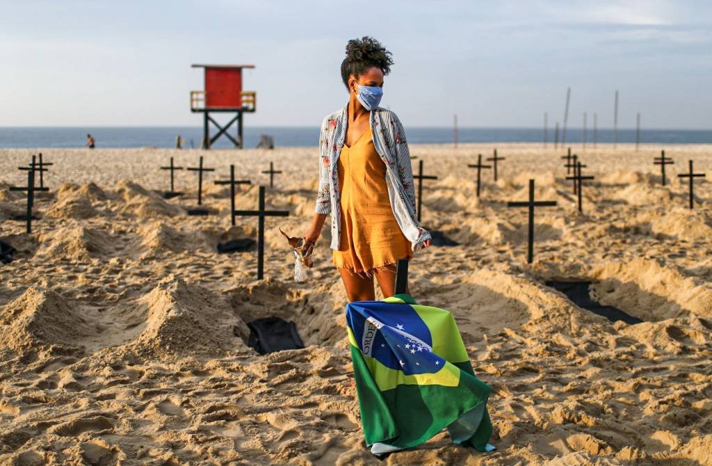 Brasil tem 42.791 mortes por covid-19, diz consórcio da imprensa