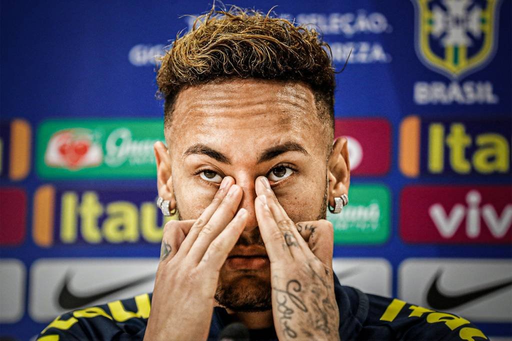 Neymar: atacante brasileiro seguirá em recuperação por pelo menos três meses. (Peter Cziborra/Reuters)