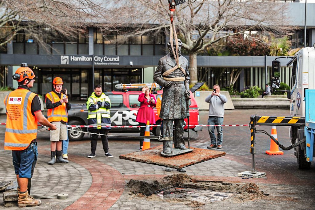 Nova Zelândia: manifestantes contra o racismo haviam prometido derrubar a estátua no fim de semana (Michael Bradley/Reuters)
