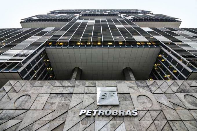 Essa é uma das oito refinarias que a Petrobras pôs à venda (Luiz Souza/NurPhoto/Getty Images)