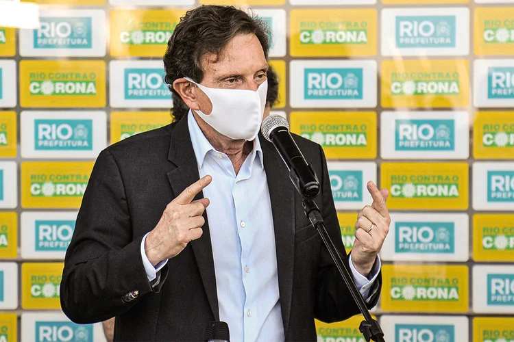 O prefeito Marcelo Crivella concede coletiva de imprensa, no Riocentro no Rio de Janeiro (RJ), nesta segunda-feira (25). Dentre os assuntos pautados estavam a possbilidade de liberação de clubes de futebol, onde foi acordado com os mesmos que a abetura se dará em junho, ficando funcionando apenas os serviços de fisioterapia dos clubes, e a possibilidade de abertura de algumas atividades comerciais conforme a curva da pandemia da Covid-19, do novo coronavírus, diminua. (SAULO ANGELO/Estadão Conteúdo)