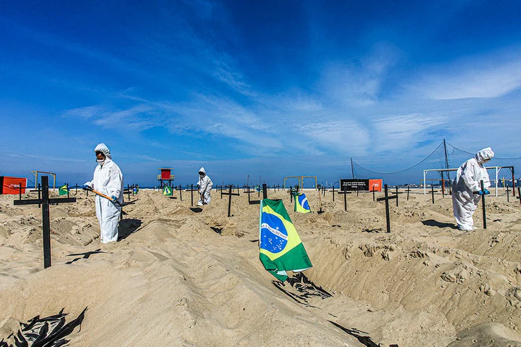 Protesto no Rio de Janeiro: o coronavírus já fez mais vítimas do que acidentes de trânsito e vários tipos de doenças (Wilton Junior/Estadão Conteúdo)