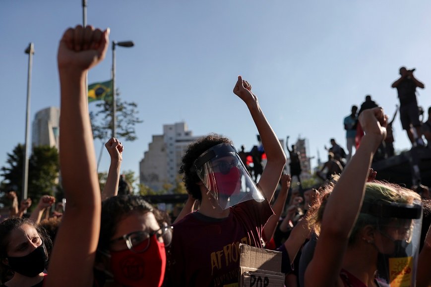 Protestos pelo Brasil enquanto mundo chega a 7 milhões de casos