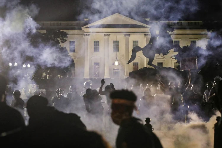 Protestos contra o racismo e a violência policial nos Estados Unidos: Donald Trump foi levado ao bunker da Casa Branca (Jonathan Ernst/Reuters)