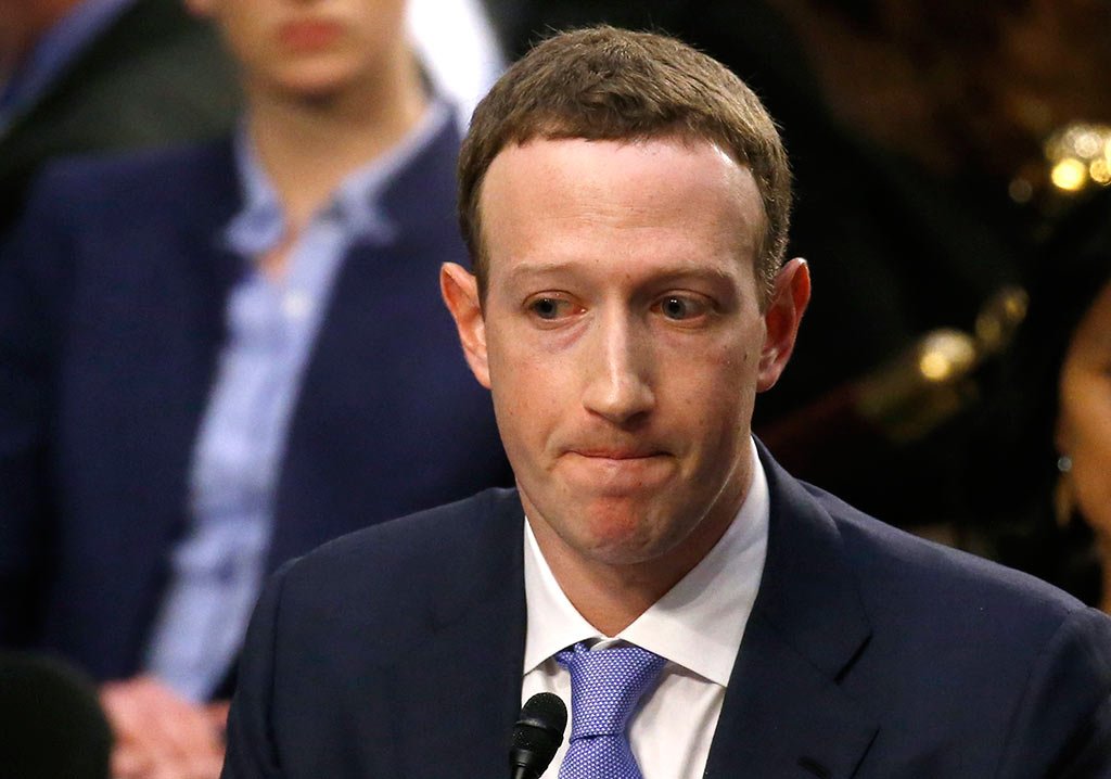 Zuckerberg culpa "coceira" por olhos avermelhados em reunião
